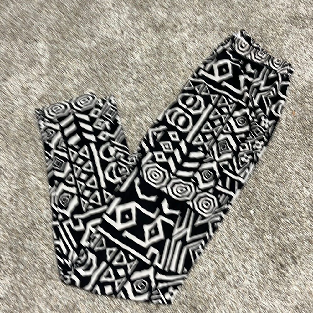 Black/ivory leggings